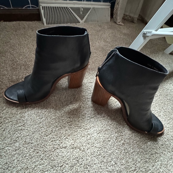 Elegant Black Leather Women's Shoes - Picture 5 of 7